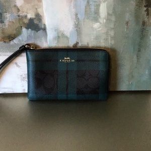 New coach wristlet 1 hr sale